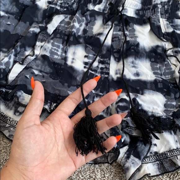 Shorts - Picture 2 of 4